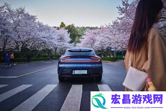 雷军分享SUV车型小米YU7宣传图