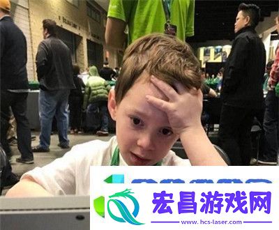 2021贫穷使我快乐的表情包2021贫穷使我快乐假笑男孩表情包大全分享