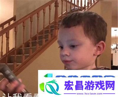 2021贫穷使我快乐的表情包2021贫穷使我快乐假笑男孩表情包大全分享
