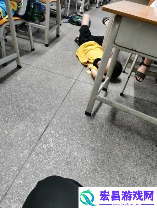 上课没带罩子让他c了一节课更新了