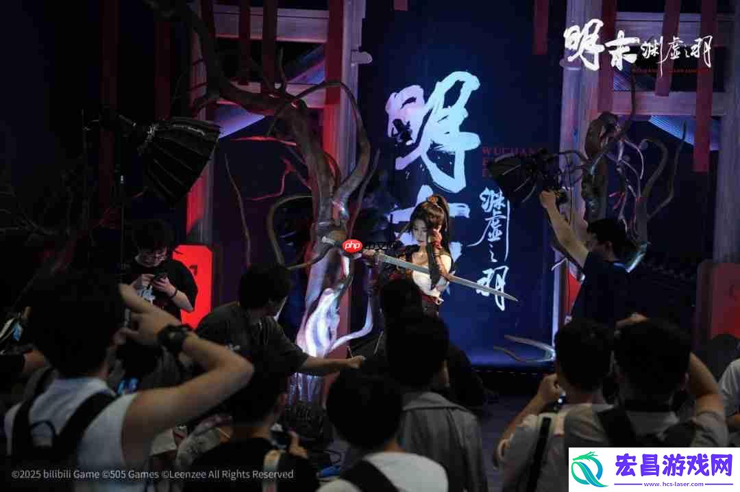 明末：渊虚之羽BW现场图-美女Cos女主无常人气足
